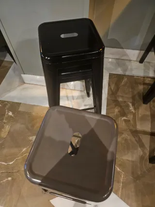 Taburete metálico negro, gris