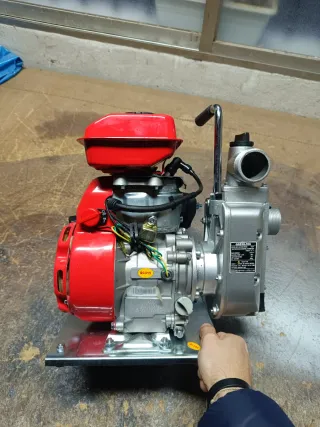 Motobomba gasolina nueva + 2 mangueras