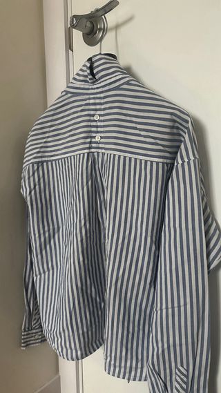 Camisa Bershka Rayas Azul y Blanco Talla L