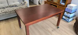 Mesa de comedor extensible de madera con ruedas