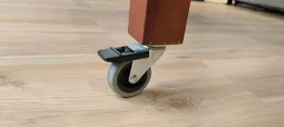 Mesa de comedor extensible de madera con ruedas