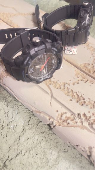 Reloj Deportivo Negro y Beige