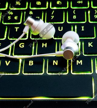 Lote de 18 auriculares Lenovo con cable