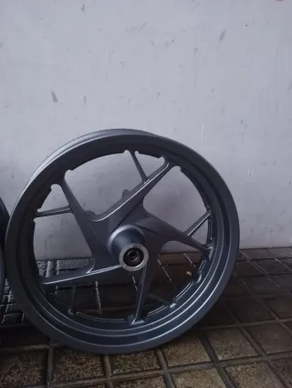 Llantas X Max 300 2024