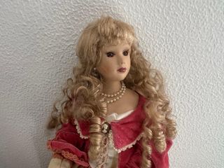 Muñeca de porcelana tradicional