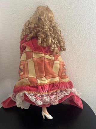 Muñeca de porcelana tradicional