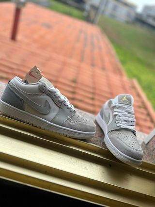 Zapatillas Jordan Beige y Blanco
