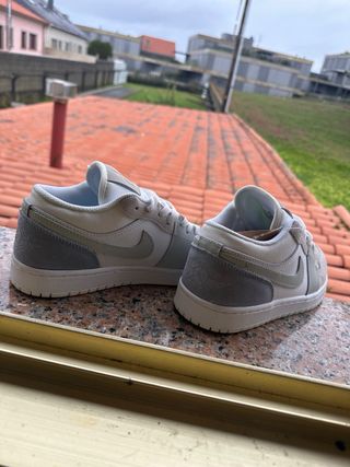 Zapatillas Jordan Beige y Blanco