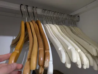 Perchas Tommy Hilfiger de Madera