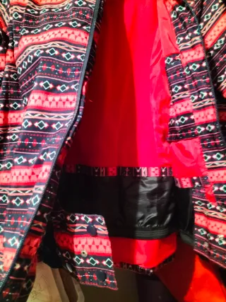 Cazadora acolchada estampada