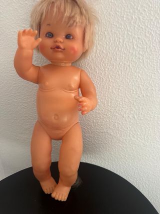 Muñeca bebé rubia ojos azules