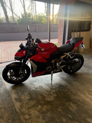 Ducati Streetfighter V2