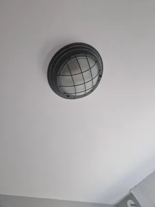 Lámpara de techo gris rustico, con cristal.