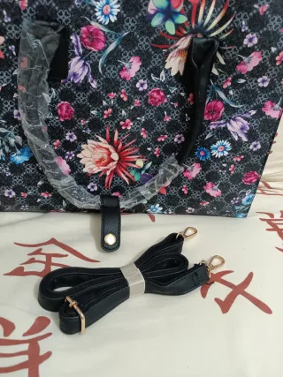 Bolso grande floral nuevo.