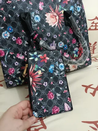 Bolso grande floral nuevo.