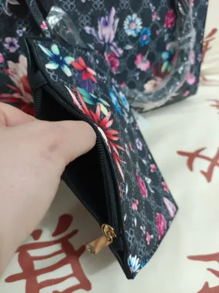 Bolso grande floral nuevo.