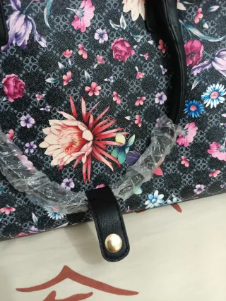 Bolso grande floral nuevo.