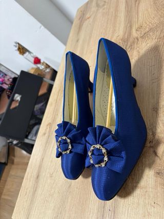 Zapatos de fallera azules con lazo
