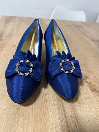 Zapatos de fallera azules con lazo