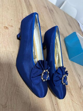 Zapatos de fallera azules con lazo