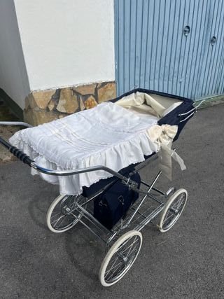 Coche de capota vintage azul marino