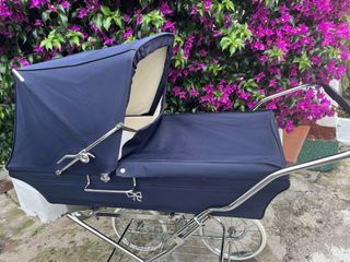 Coche de capota vintage azul marino