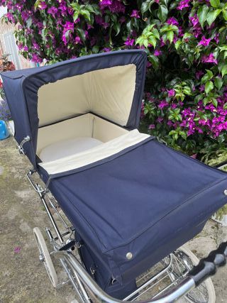 Coche de capota vintage azul marino