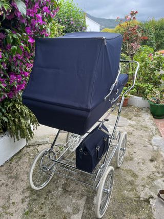 Coche de capota vintage azul marino