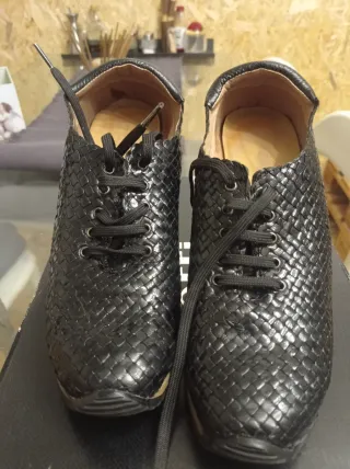 Zapatos de piel trenzada para mujer