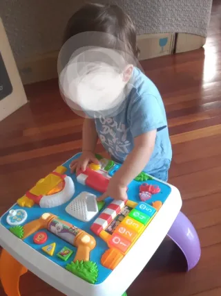 Mesa de actividades bilingüe Fisher price