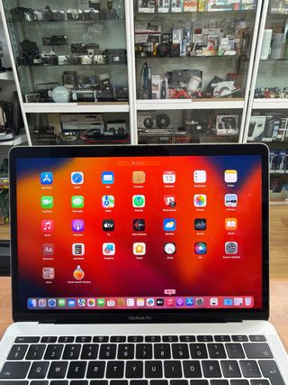 MacBook Pro 2017 13” i5 8GB RAM 128GB SSD