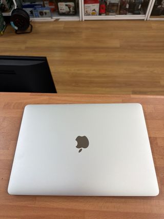MacBook Pro 2017 13” i5 8GB RAM 128GB SSD