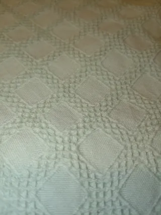 Colcha edredón verde.