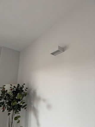 Aplique LED de pared metálico blanco