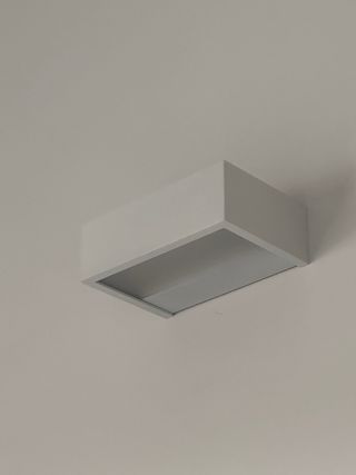 Aplique LED de pared metálico blanco