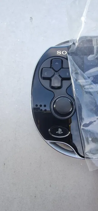 PS Vita con juegos Mario, GTA y FC25