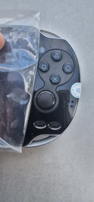 PS Vita con juegos Mario, GTA y FC25