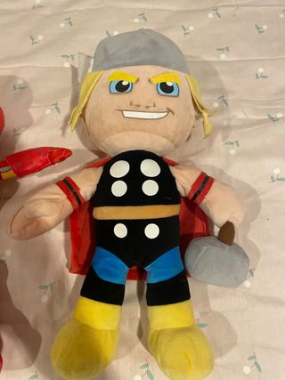 Muñecos Iron Man y Thor