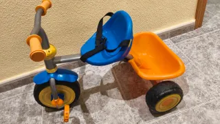 Triciclo infantil azul y naranja