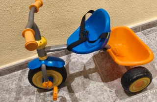 Triciclo infantil azul y naranja