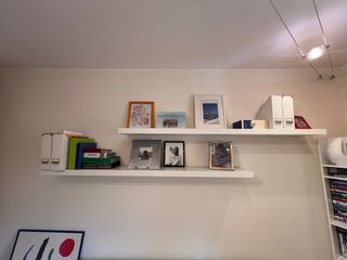 Estanterías blancas de madera