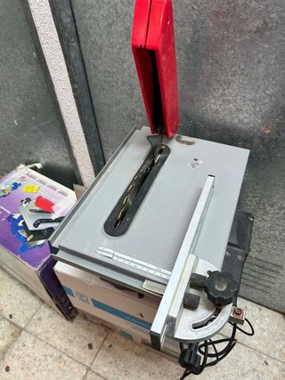 Sierra de mesa y sierra ingletadora