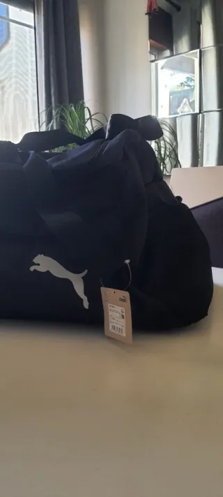 Mala de desporto grande Puma Nova preta