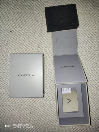 Caja Viceroy Gris y Dorada