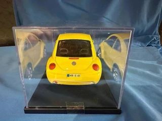 Volkswagen New Beetle 1:24 Gialla
