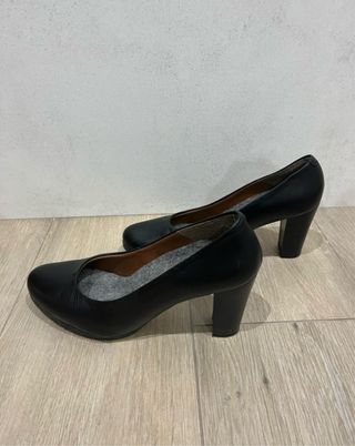 Zapatos de salón negros tacón