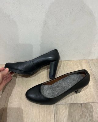 Zapatos de salón negros tacón