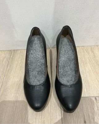 Zapatos de salón negros tacón