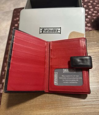 Cartera Pielnoble Negra y Roja Nueva 15x11cm.
