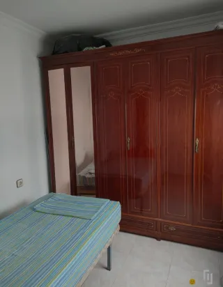 Hola tengo habitación disponible en Coria del Río